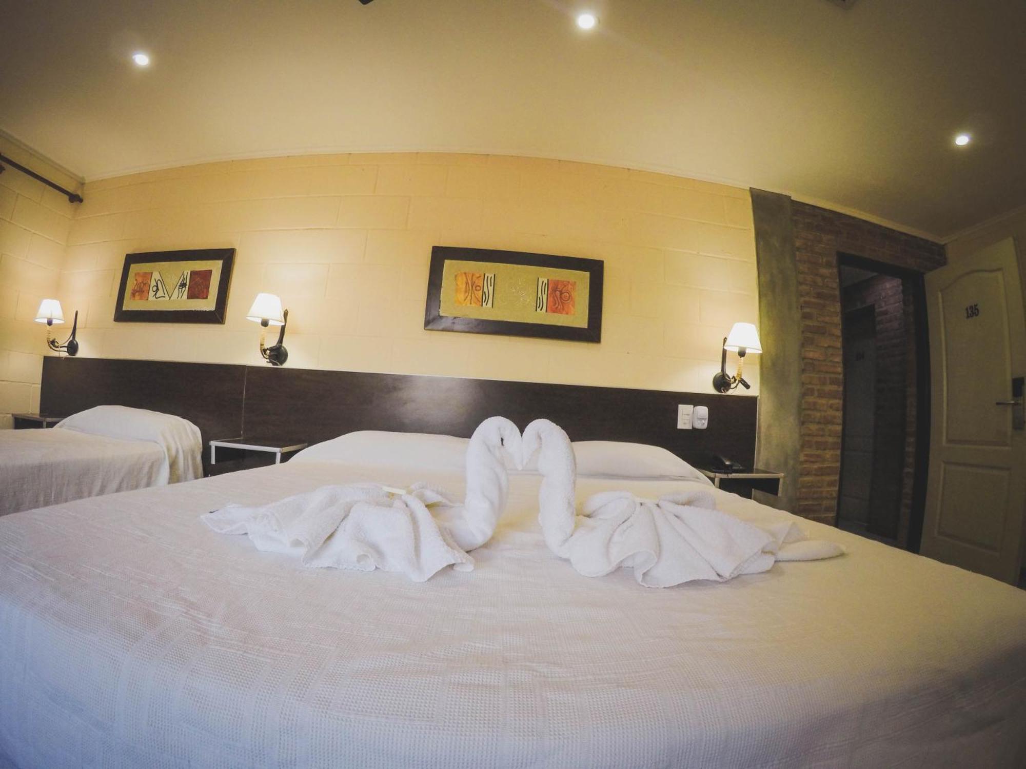 Hotel Torres Del Sol Мерло Экстерьер фото